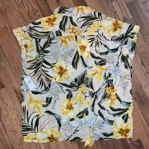 NWT Old Navy Button up collar Hawaiian Tropical green and yellow Top Size M - Picture 7 of 7